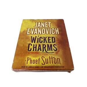 Lizzy and Diesel Novels Ser.: Wicked Charms by Janet Evanovich (2015, Compact...